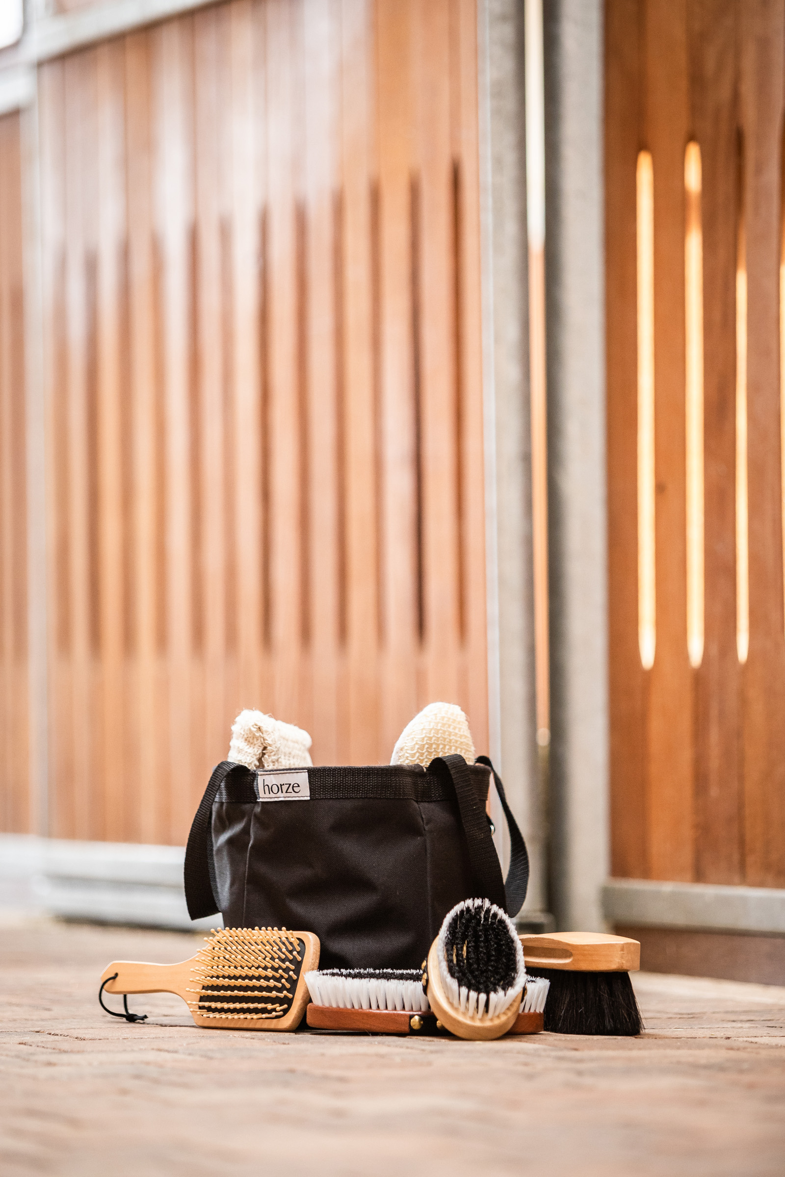 Horze Wooden Grooming Set