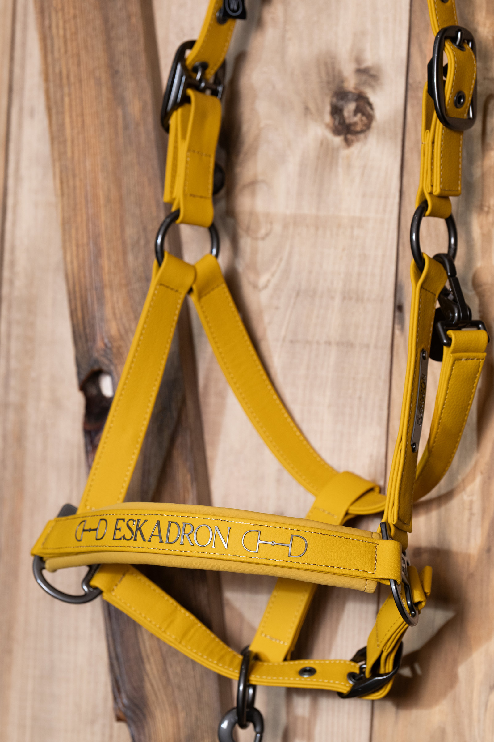 Eskadron Platinum 25 Faux Leather Double Pin Headcollar