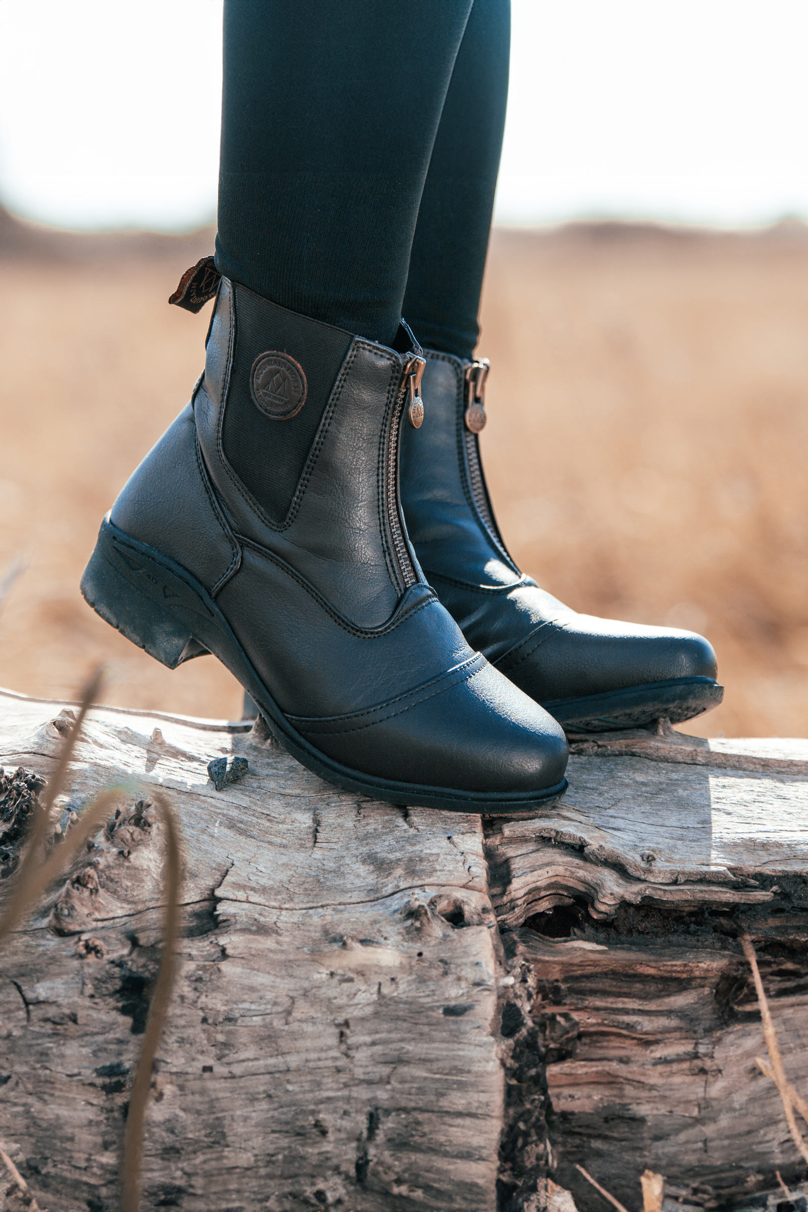 Mountain Horse Veganza Young Winter Riding Paddock